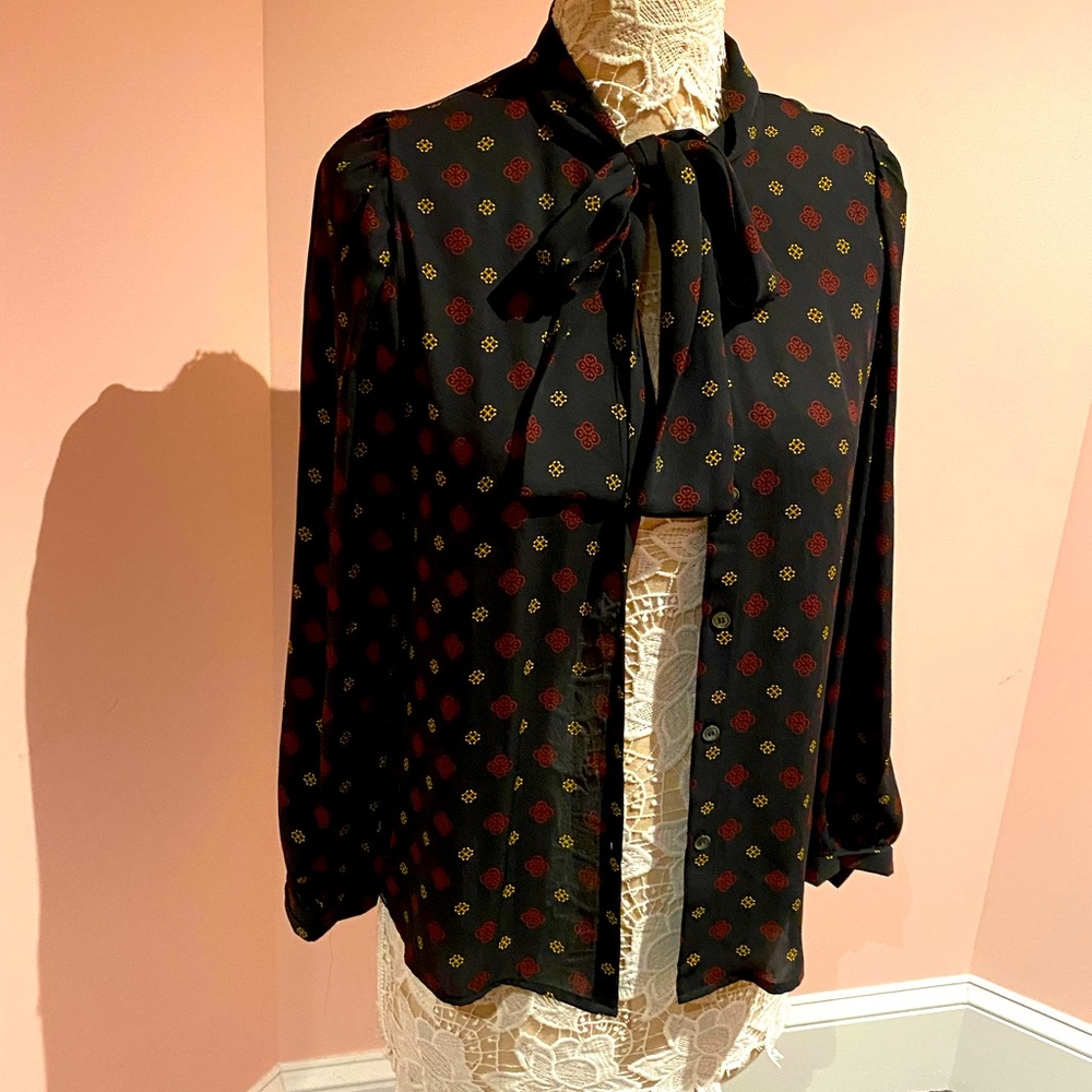 Premise tied top
